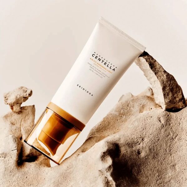Skin1004 - Madagascar Centella Air-Fit Suncream Light 50ml SPF30 PA++++ - Imagen 2